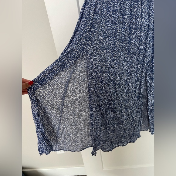 Blue and White Floral Off the shoulder Dress - Picture 4 of 5